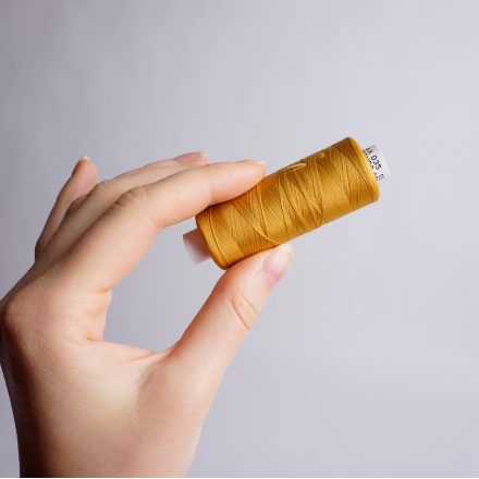 Нитка текстурована медова гірчиця №035 (500м; 110 dtex)